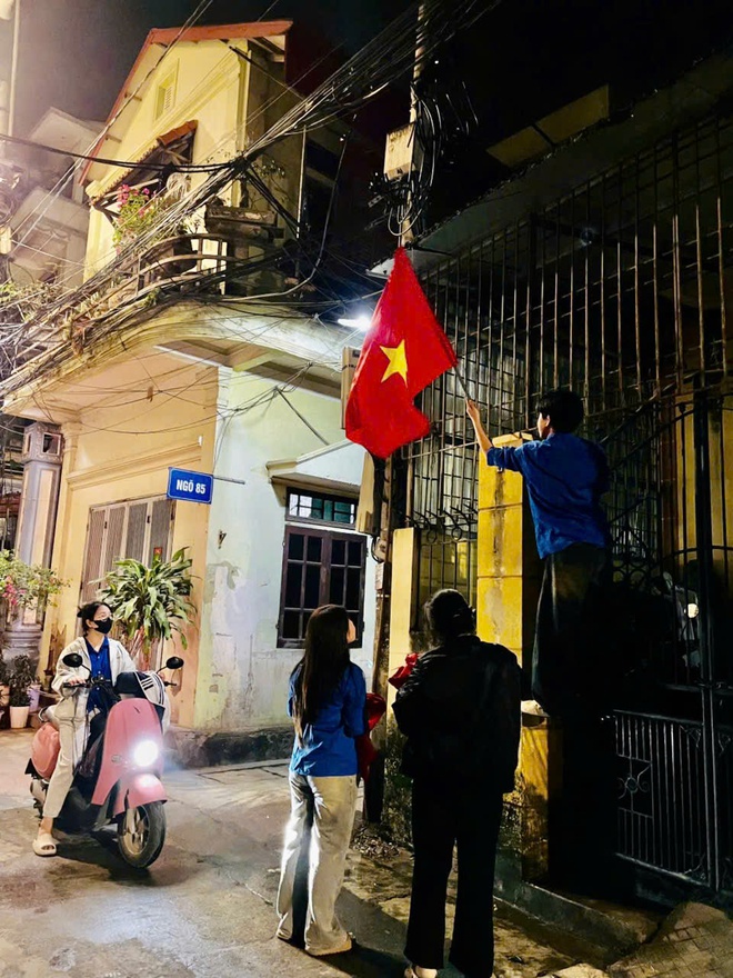 Tuổi trẻ xã Hồng Vân treo cờ chào mừng Đại hội Đại biểu toàn quốc lần thứ XIV của Đảng.- Ảnh 4.