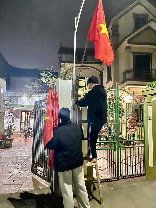 Tuổi trẻ xã Hồng Vân treo cờ chào mừng Đại hội Đại biểu toàn quốc lần thứ XIV của Đảng.- Ảnh 7.