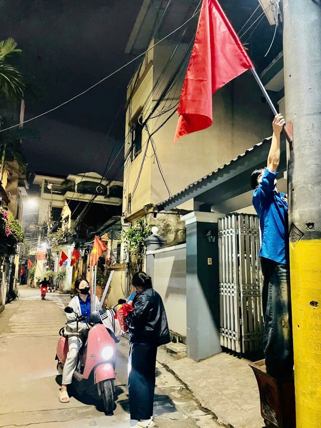 Tuổi trẻ xã Hồng Vân treo cờ chào mừng Đại hội Đại biểu toàn quốc lần thứ XIV của Đảng.- Ảnh 8.