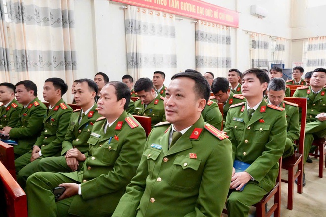 Công an xã Hồng Vân và Ban chỉ huy quân sự xã: Hội nghị liên tịch lấy ý kiến cử tri nơi công tác đối với người được dự kiến giới thiệu ứng cử Đại biểu HĐND xã, nhiệm kỳ 2026 -2031- Ảnh 5.