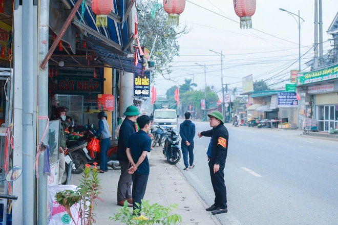 Ban chỉ đạo 197 xã Yên Bài ra quân đợt 3 xử lý biển bảng sai quy định- Ảnh 3.