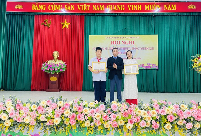 TRUNG GIÃ TỔ CHỨC HỘI NGHỊ SƠ KẾT HỌC KỲ I, TRIỂN KHAI NHIỆM VỤ TRỌNG TÂM HỌC KỲ II NĂM HỌC 2025–2026
- Ảnh 8.