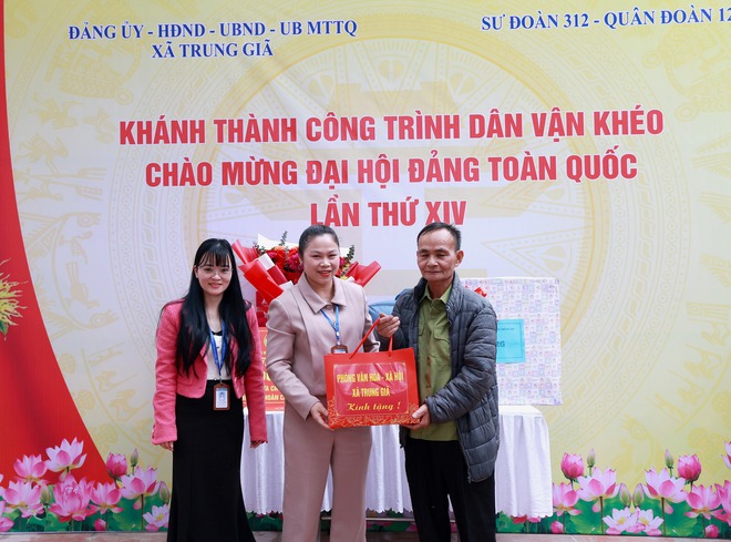 XÃ TRUNG GIÃ GẮN BIỂN CÔNG TRÌNH “DÂN VẬN KHÉO” CHÀO MỪNG ĐẠI HỘI ĐẢNG TOÀN QUỐC LẦN THỨ XIV- Ảnh 8.