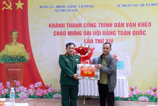 XÃ TRUNG GIÃ GẮN BIỂN CÔNG TRÌNH “DÂN VẬN KHÉO” CHÀO MỪNG ĐẠI HỘI ĐẢNG TOÀN QUỐC LẦN THỨ XIV- Ảnh 3.