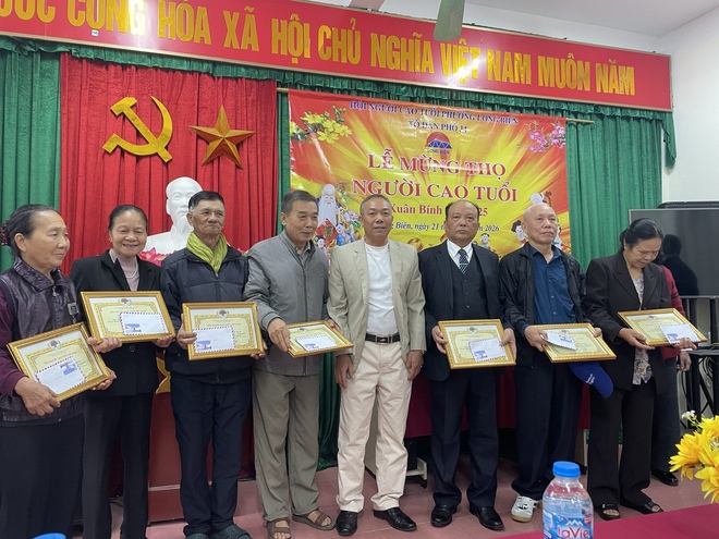 Các tổ dân phố trên địa bàn phường Long Biên tổ chức Lễ chúc thọ, mừng thọ cho người cao tuổi- Ảnh 2.