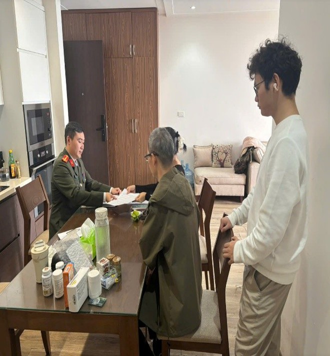 Công an phường Long Biên chủ động triển khai đấu tranh phòng, chống xuất nhập cảnh trái phép, đảm bảo an ninh, trật tự Đại hội Đại biểu toàn quốc lần thứ XIV của Đảng- Ảnh 4.