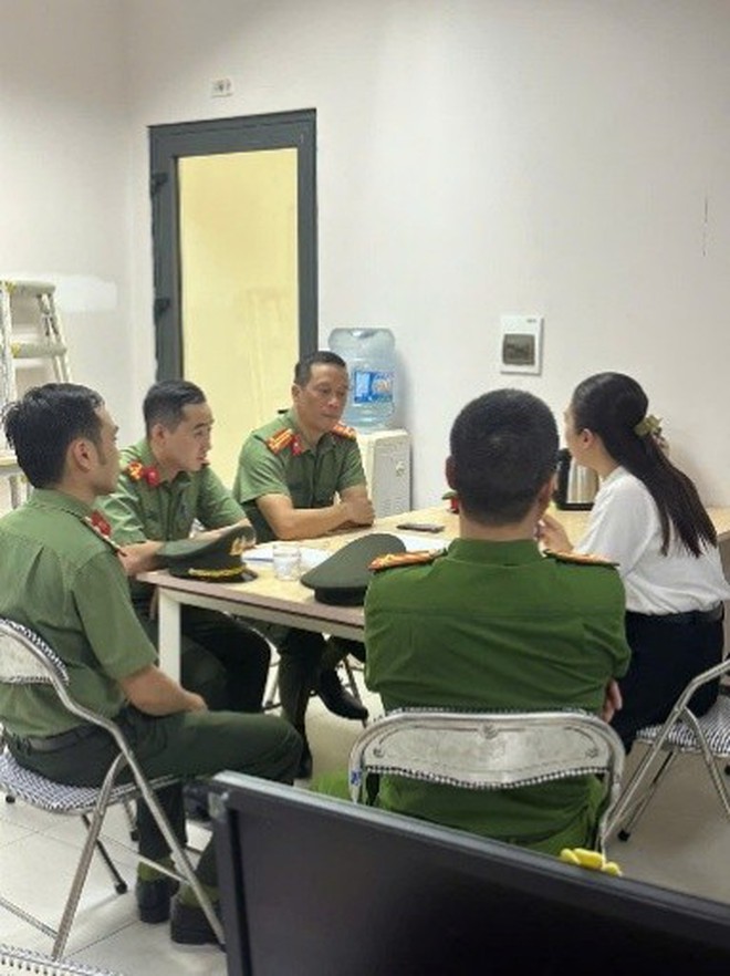 Công an phường Long Biên chủ động triển khai đấu tranh phòng, chống xuất nhập cảnh trái phép, đảm bảo an ninh, trật tự Đại hội Đại biểu toàn quốc lần thứ XIV của Đảng- Ảnh 2.