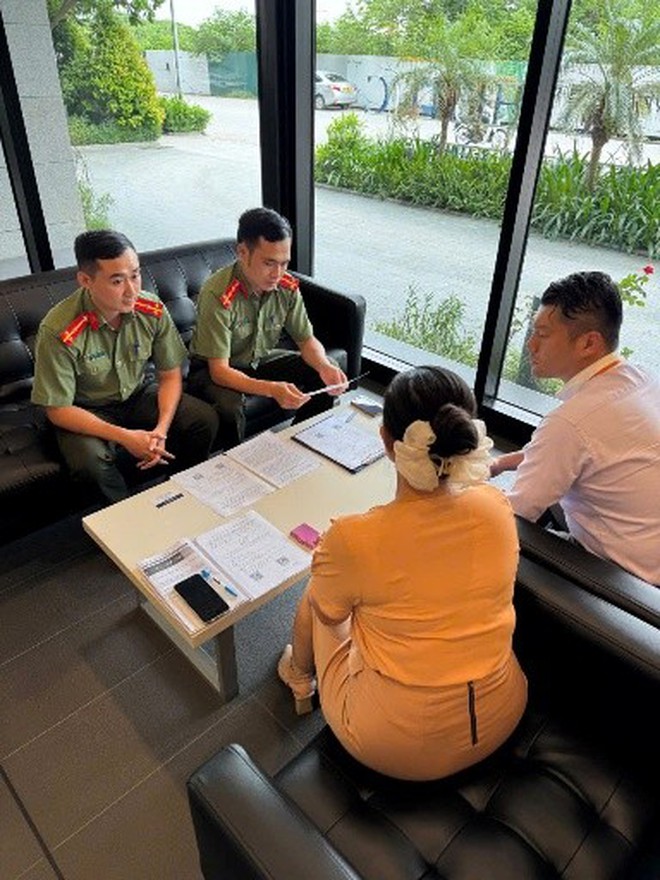 Công an phường Long Biên chủ động triển khai đấu tranh phòng, chống xuất nhập cảnh trái phép, đảm bảo an ninh, trật tự Đại hội Đại biểu toàn quốc lần thứ XIV của Đảng- Ảnh 1.