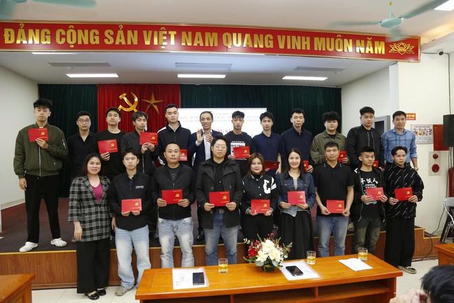 Trung tâm Chính trị phường Hà Đông tổng kết lớp bồi dưỡng nhận thức về Đảng khóa I năm 2026- Ảnh 4.