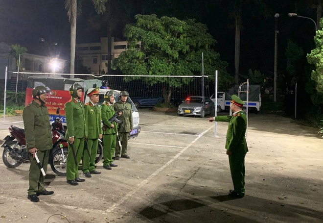 Công an xã Hoà Phú tăng cường tuần tra xuyên đêm, giữ vững an ninh trật tự phục vụ Đại hội đại biểu toàn quốc lần thứ XIV của Đảng

- Ảnh 1.