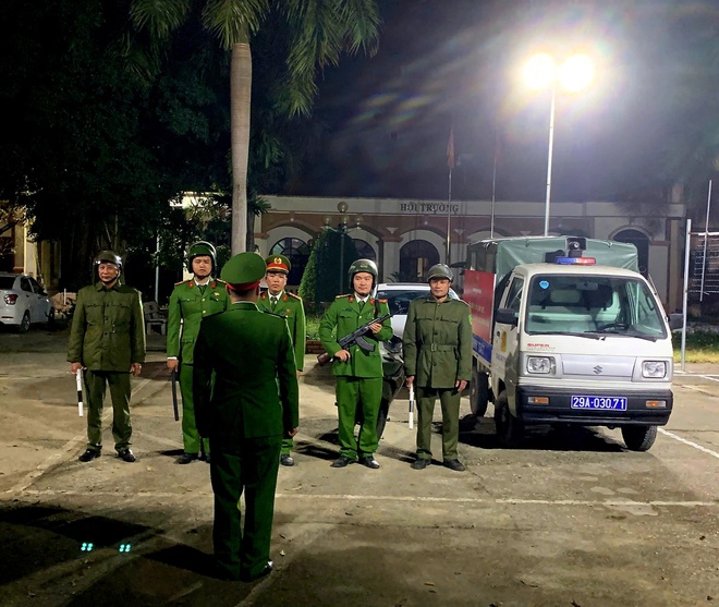 Công an xã Hoà Phú tăng cường tuần tra xuyên đêm, giữ vững an ninh trật tự phục vụ Đại hội đại biểu toàn quốc lần thứ XIV của Đảng

- Ảnh 2.