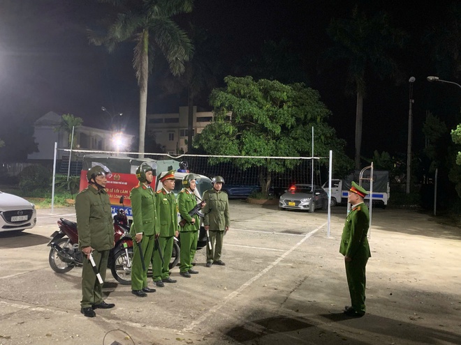 Công an xã Hoà Phú tăng cường tuần tra xuyên đêm, giữ vững an ninh trật tự phục vụ Đại hội đại biểu toàn quốc lần thứ XIV của Đảng

- Ảnh 3.
