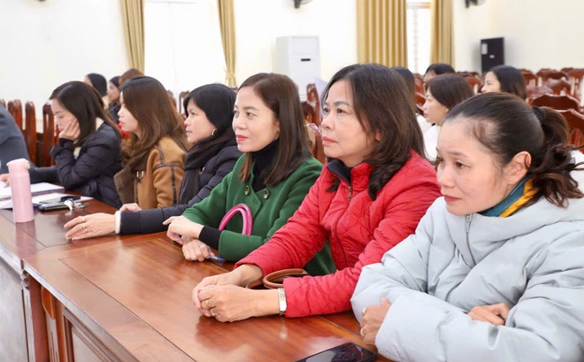 Xã Hồng Vân trao quyết định điều động, luân chuyển, bổ nhiệm hiệu trưởng, phó hiệu trưởng các nhà trường - Ảnh 6.