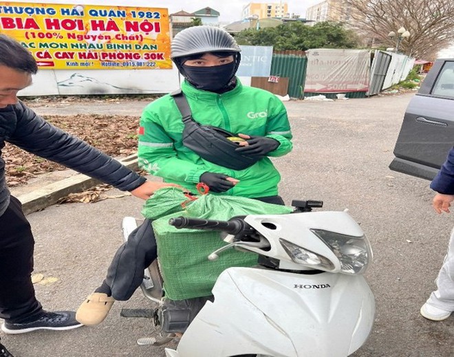 Phát hiện, xử lý hành vi tàng trữ pháo nổ trái phép trên địa bàn phường Long Biên- Ảnh 2.