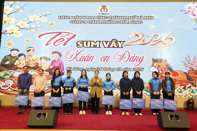 Công đoàn phường Hà Đông tổ chức Chương trình "Tết sum vầy - Xuân ơn Đảng năm 2026- Ảnh 3.