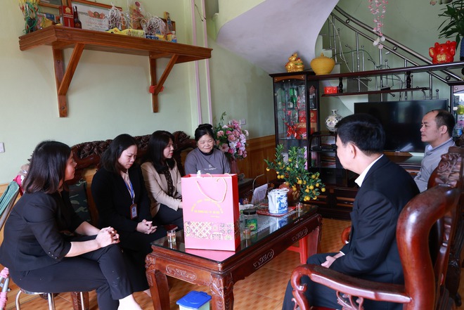 PHÓ BÍ THƯ THƯỜNG TRỰC ĐẢNG ỦY, CHỦ TỊCH MTTQ XÃ TẶNG QUÀ ĐỐI TƯỢNG CHÍNH SÁCH NHÂN DỊP TẾT NGUYÊN ĐÁN BÍNH NGỌ 2026- Ảnh 3.