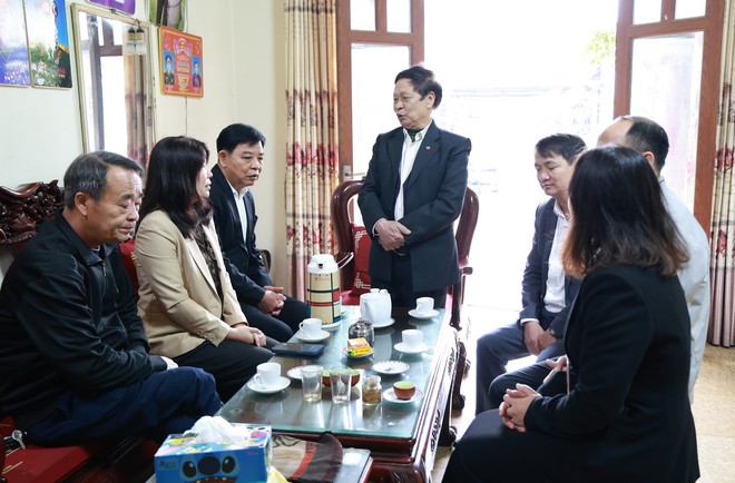 PHÓ BÍ THƯ THƯỜNG TRỰC ĐẢNG ỦY, CHỦ TỊCH MTTQ XÃ TẶNG QUÀ ĐỐI TƯỢNG CHÍNH SÁCH NHÂN DỊP TẾT NGUYÊN ĐÁN BÍNH NGỌ 2026- Ảnh 5.