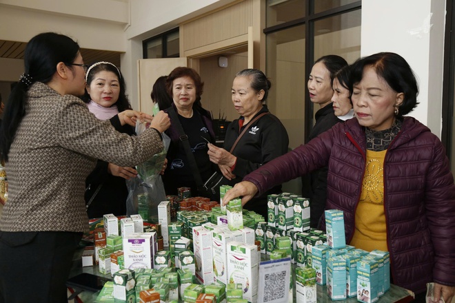 Hội LHPN phường Hà Đông tuyên truyền ứng dụng chuyển đổi số trong Cuộc vận động "Người Việt Nam ưu tiên dùng hàng Việt Nam"- Ảnh 1.