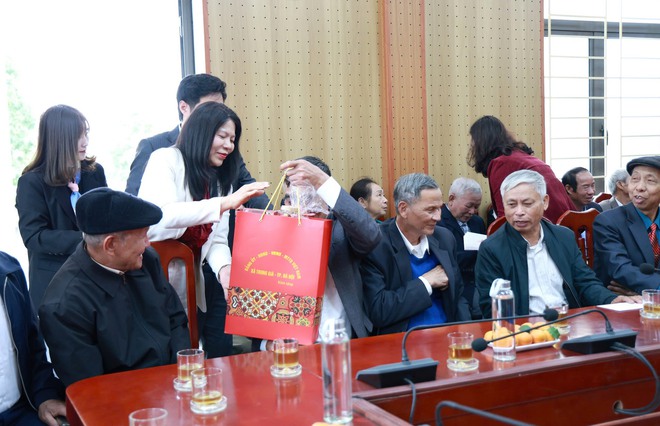 TRUNG GIÃ GẶP MẶT CÁN BỘ CHỦ CHỐT CÁC THỜI KỲ 
NHÂN DỊP CHUẨN BỊ ĐÓN XUÂN BÍNH NGỌ 2026- Ảnh 5.