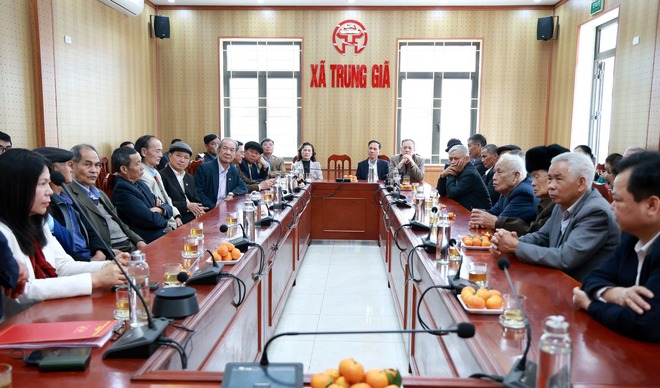 TRUNG GIÃ GẶP MẶT CÁN BỘ CHỦ CHỐT CÁC THỜI KỲ 
NHÂN DỊP CHUẨN BỊ ĐÓN XUÂN BÍNH NGỌ 2026- Ảnh 2.