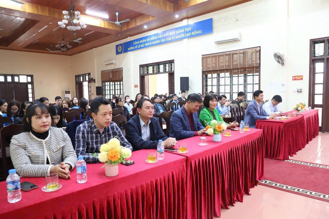 Ấm áp chương trình “Tết Sum vầy - Xuân ơn Đảng” của công đoàn xã Hồng Vân- Ảnh 3.