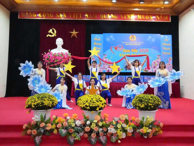 Ấm áp chương trình “Tết Sum vầy - Xuân ơn Đảng” của công đoàn xã Hồng Vân- Ảnh 1.