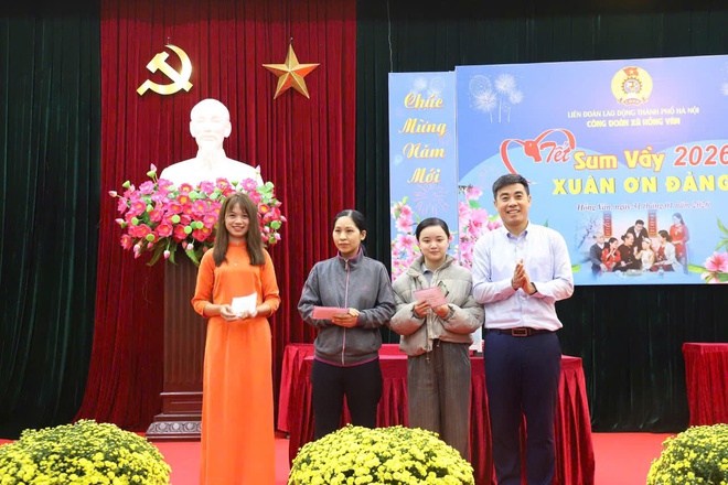 Ấm áp chương trình “Tết Sum vầy - Xuân ơn Đảng” của công đoàn xã Hồng Vân- Ảnh 13.