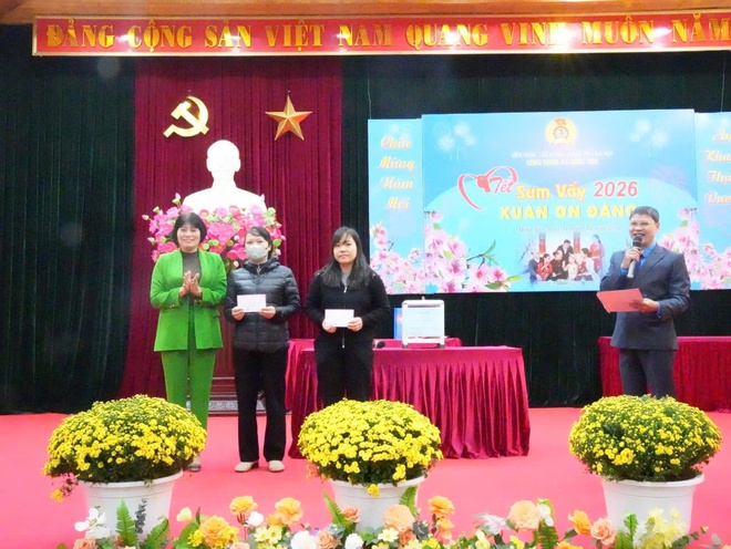 Ấm áp chương trình “Tết Sum vầy - Xuân ơn Đảng” của công đoàn xã Hồng Vân- Ảnh 14.
