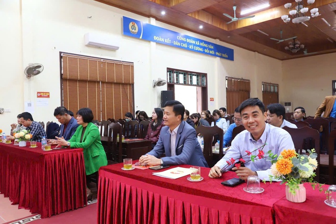 Ấm áp chương trình “Tết Sum vầy - Xuân ơn Đảng” của công đoàn xã Hồng Vân- Ảnh 4.