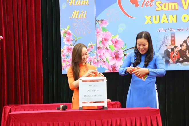 Ấm áp chương trình “Tết Sum vầy - Xuân ơn Đảng” của công đoàn xã Hồng Vân- Ảnh 9.