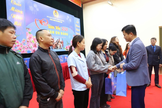 Ấm áp chương trình “Tết Sum vầy - Xuân ơn Đảng” của công đoàn xã Hồng Vân- Ảnh 6.