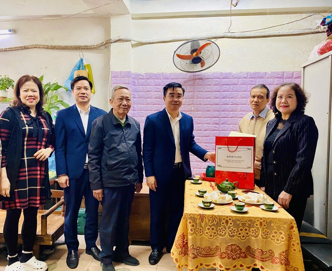 Khương Đình: Thăm hỏi, tặng quà các gia đình người có công với cách mạng và người cao tuổi tròn 100- Ảnh 3.