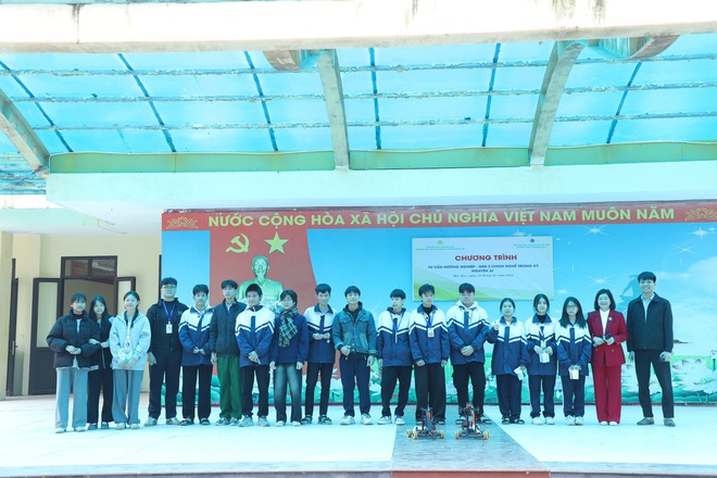 Định hướng tương lai, khơi dậy đam mê công nghệ cho học sinh Trường THPT Chương Mỹ B- Ảnh 4.