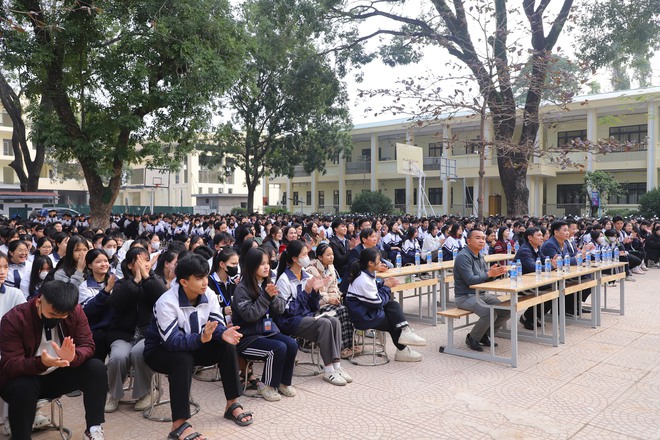 Định hướng tương lai, khơi dậy đam mê công nghệ cho học sinh Trường THPT Chương Mỹ B- Ảnh 5.