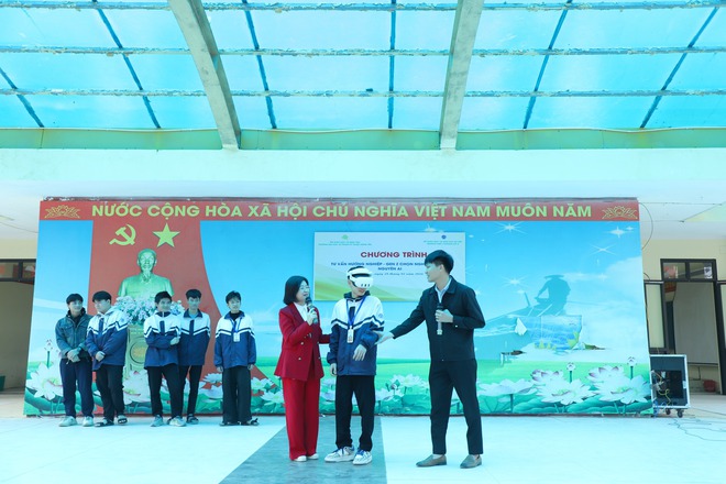 Định hướng tương lai, khơi dậy đam mê công nghệ cho học sinh Trường THPT Chương Mỹ B- Ảnh 1.