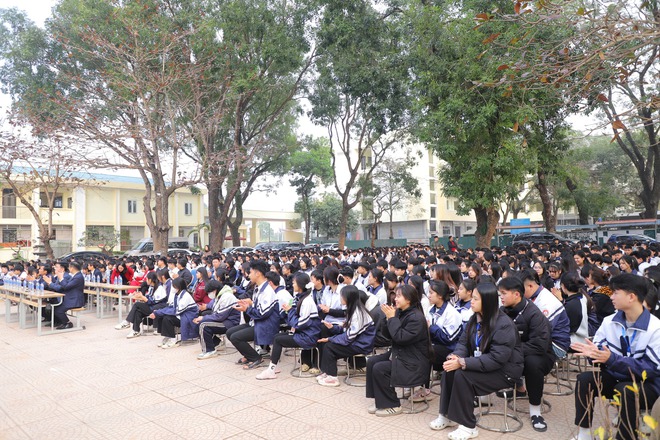 Định hướng tương lai, khơi dậy đam mê công nghệ cho học sinh Trường THPT Chương Mỹ B- Ảnh 3.