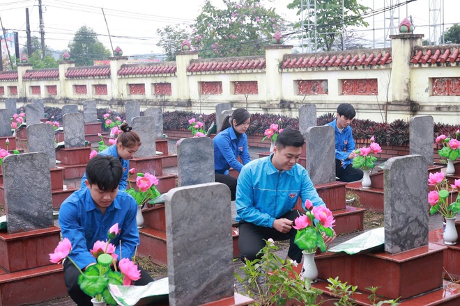 Xã Yên Bài tổ chức Lễ viếng nghĩa trang liệt sĩ nhân dịp tết nguyên đán Bính Ngọ năm 2026- Ảnh 7.