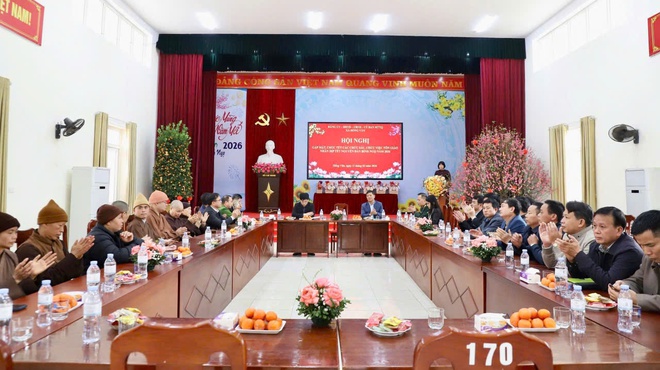 Xã Hồng Vân gặp mặt chức sắc tôn giáo nhân dịp Tết Nguyên đán Bính Ngọ 2026. - Ảnh 1.