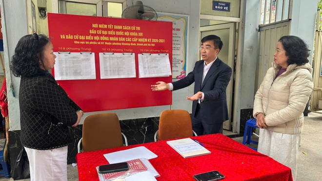 Kiểm tra công tác chuẩn bị bầu cử tại các khu vực bỏ phiếu trên địa bàn phường- Ảnh 2.