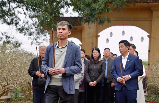 Xã Hồng Vân lễ dâng hương, dâng hoa tại các điểm Nghĩa trang liệt sĩ trên địa bàn xã- Ảnh 3.