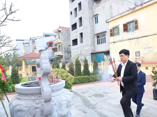 Xã Hồng Vân lễ dâng hương, dâng hoa tại các điểm Nghĩa trang liệt sĩ trên địa bàn xã- Ảnh 6.