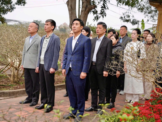 Xã Hồng Vân lễ dâng hương, dâng hoa tại các điểm Nghĩa trang liệt sĩ trên địa bàn xã- Ảnh 11.