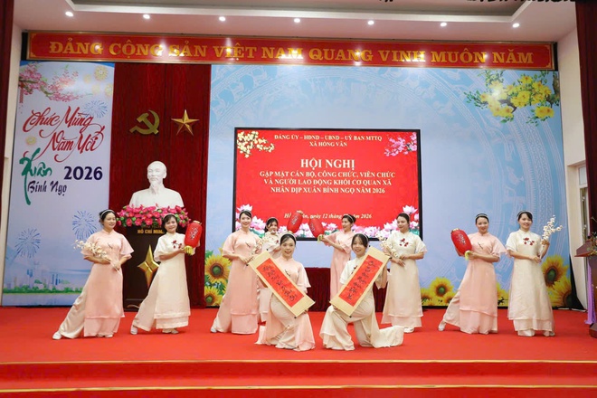 Xã Hồng Vân tổ chức hội nghị cán bộ, công chức, viên chức, người lao động khối cơ quan xã nhân dịp Tết Nguyên đán Bính Ngọ 2026- Ảnh 2. Xã Hồng Vân tổ chức hội nghị cán bộ, công chức, viên chức, người lao động khối cơ quan xã nhân dịp Tết Nguyên đán Bính Ngọ 2026- Ảnh 2.