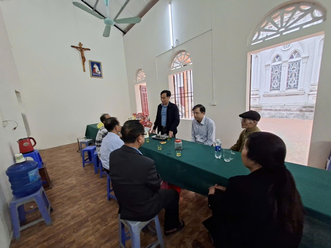 Thăm, chúc Tết linh mục và bà con giáo dân xóm Đa Ngư Thượng.- Ảnh 1.