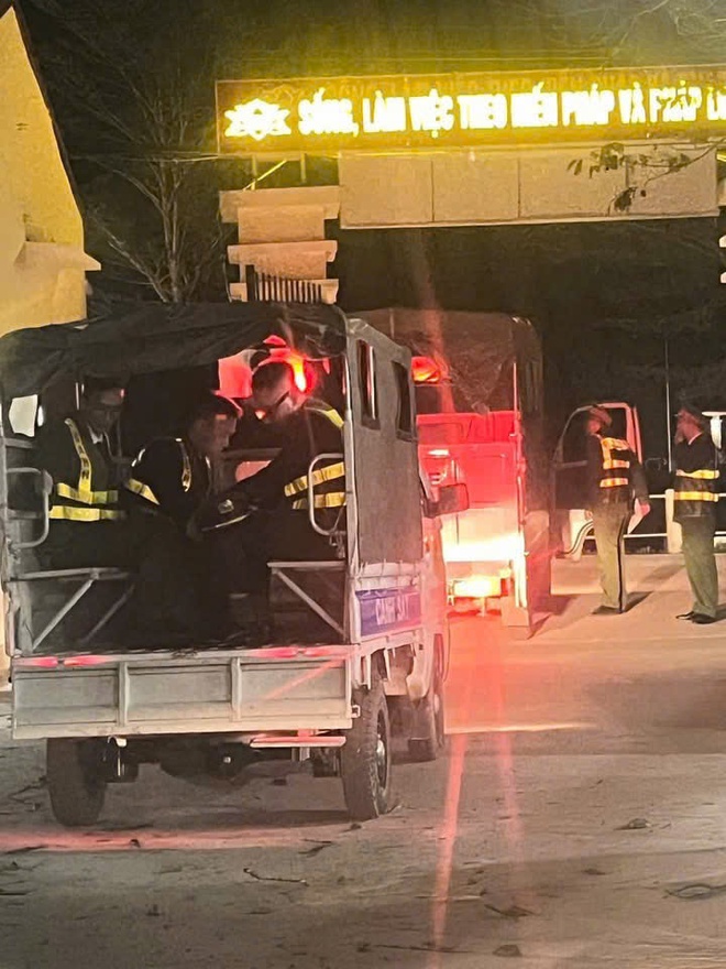 Công an xã Yên Bài tăng cường tuần tra, đảm bảo an ninh trật tự đêm giao thừa.- Ảnh 1.