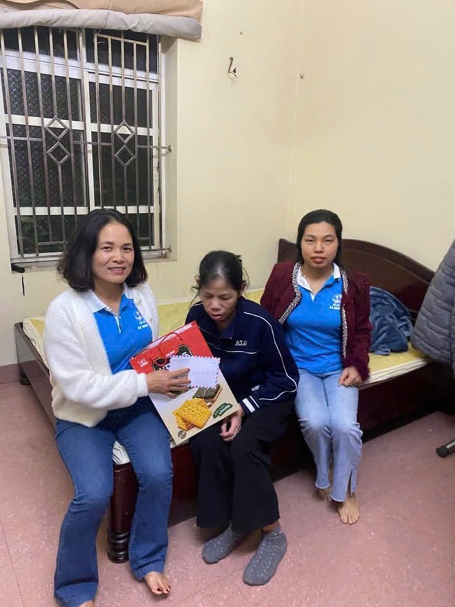 Xã Hồng Vân nhiều hoạt động chăm lo, hỗ trợ, tặng quà Tết cho các hộ cận nghèo, hộ có hoàn cảnh khó khăn để mọi người, mọi nhà đều có Tết- Ảnh 3.