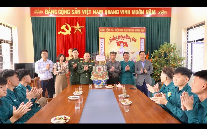Lãnh đạo xã Hồng Vân thăm, động viên và chúc Tết các đơn vị làm nhiệm vụ trực Tết Xuân Bính Ngọ 2026- Ảnh 1.