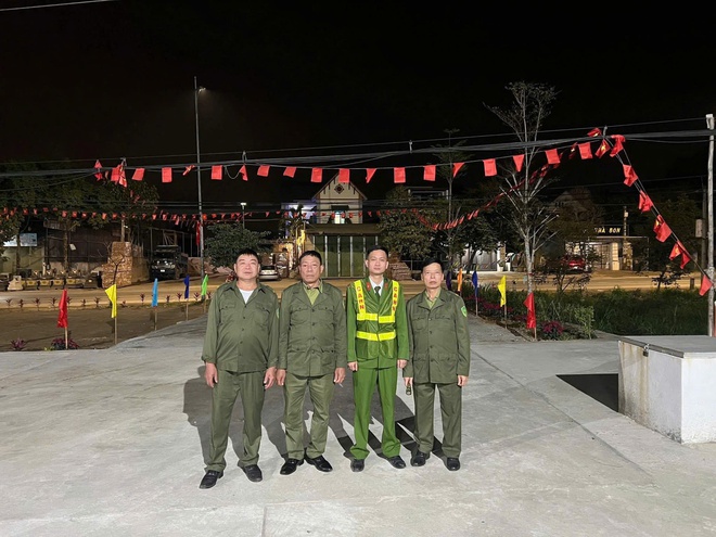 Công an xã Yên Bài tăng cường tuần tra, đảm bảo an ninh trật tự đêm giao thừa.- Ảnh 5.