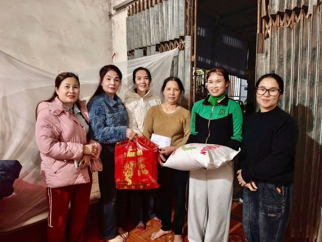 Xã Hồng Vân nhiều hoạt động chăm lo, hỗ trợ, tặng quà Tết cho các hộ cận nghèo, hộ có hoàn cảnh khó khăn để mọi người, mọi nhà đều có Tết- Ảnh 4.