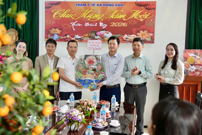 Lãnh đạo xã Hồng Vân thăm, động viên và chúc Tết các đơn vị làm nhiệm vụ trực Tết Xuân Bính Ngọ 2026- Ảnh 5.